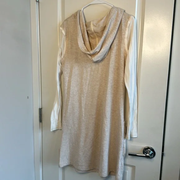 Bcbgeneration hooded sweater dress no holes no rips from non-smoking home - Picture 5 of 9